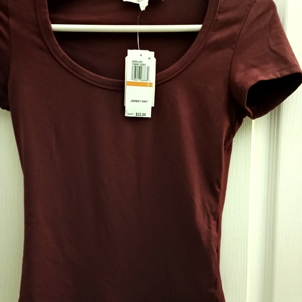 NWT hippie Rose Size Small, Red T-shirt, Jersey knit